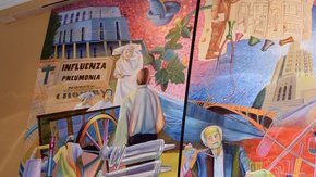 El pintor Manuel Benítez Espinoza (c) junto a la supervisora Hilda Solís y otros funcionarios. (Suministrada)