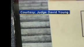 Imagen cedida por el juez David Young sobre los dibujos antisemitas que encontró en Miami.