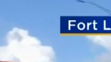 Así quedó la parada de autobús en la que dos mujeres quedaron gravemente heridas tras el choque de un vehículo.