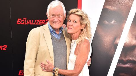 Orson Bean en la premiere de su película "Equalizer 2" junto a Alley Mills.