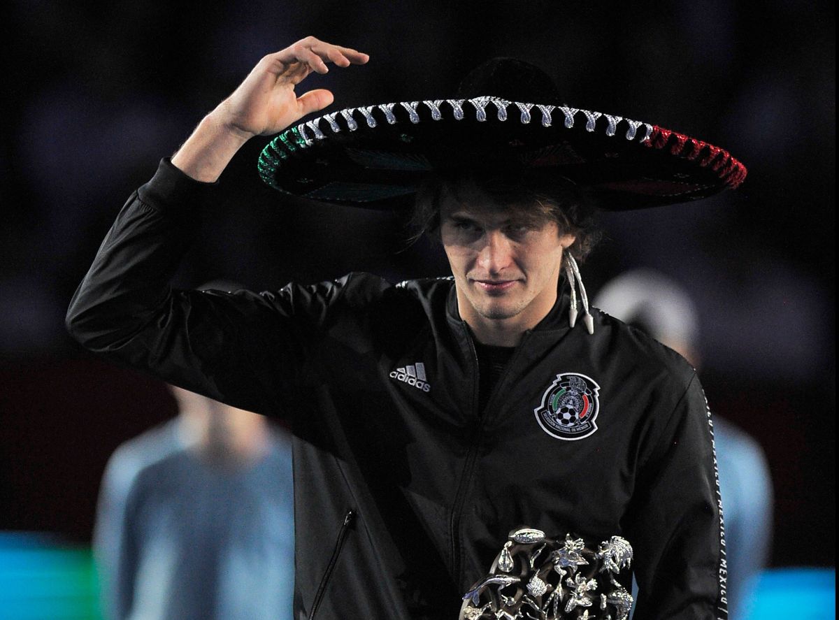 
A Zverev le gusta portar ropa de la Selección Mexicana.