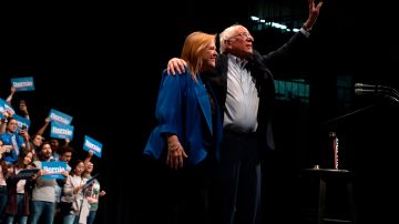 Bernie Sanders celebra su victoria en Nevada.