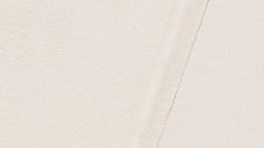 Portman llevaba bordados nombres de mujeres directoras en su capa Dior.