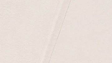 Portman llevaba bordados nombres de mujeres directoras en su capa Dior.