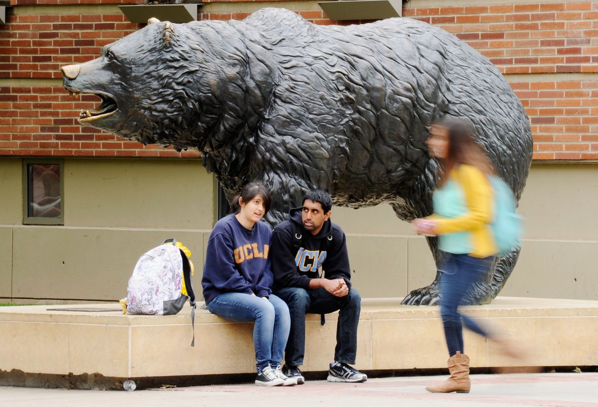 Universidad de California crea un centro para la defensa de los inmigrantes