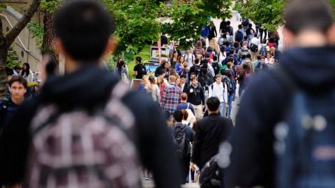Las encuestas políticas muestran la creciente importancia de la educación en la mente de los votantes, especialmente en los sectores más marginados de la sociedad norteamericana.