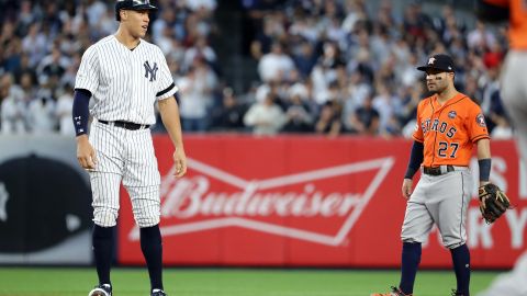 Aaron Judge y José Altuve en los playoffs de 2017.