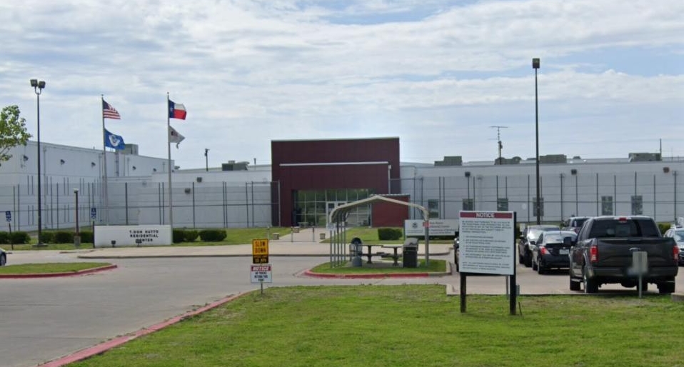 Transfieren a 47 mujeres detenidas por inmigración que se
