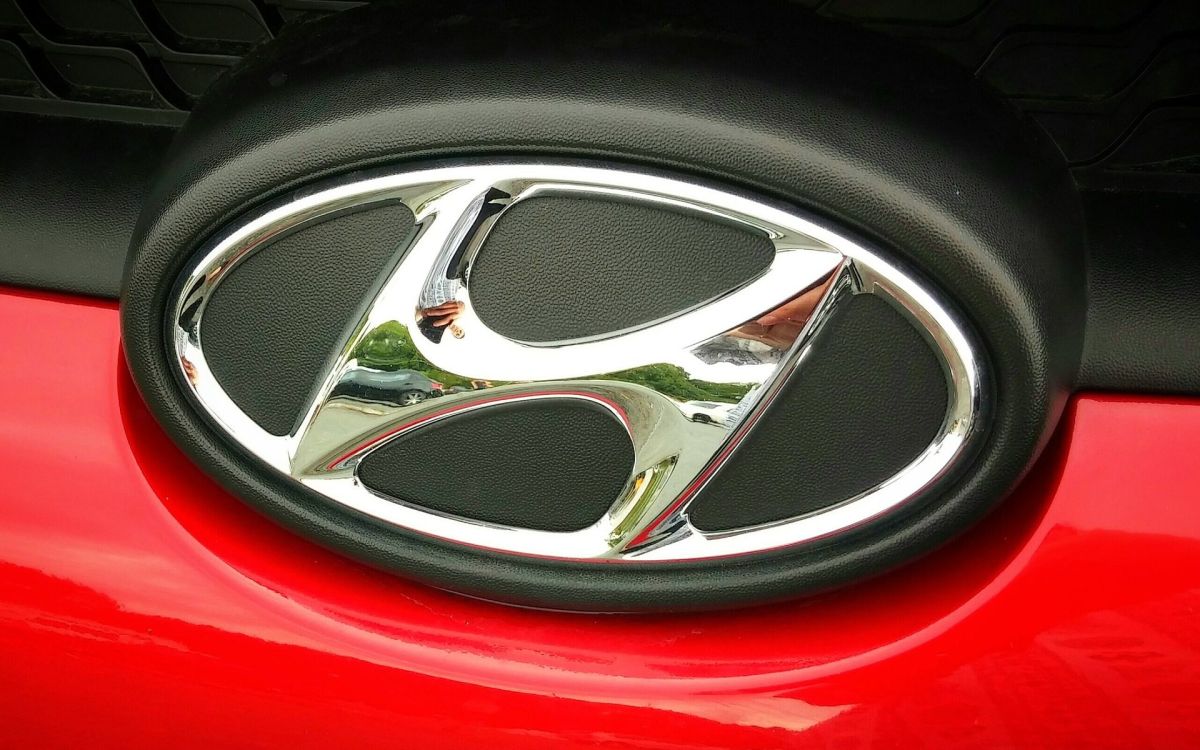 Hyundai retira 215,000 autos del mercado por fugas de combustible e incendios en el motor