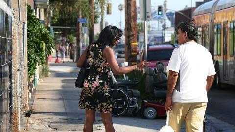 El bulevar Lankershim es uno de los corredores donde más se ejerce la prostitución en el Valle de San Fernando. (Archivo/La Opinión)