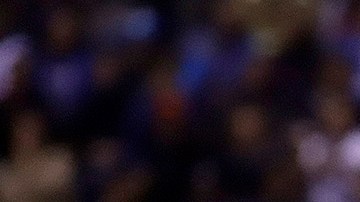 Sebastián Córdova conduciendo la pelota.