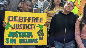 Jóvenes afectados por la deuda carcelaria piden que se remuevan los altos cobros tras ser liberados o quienes están en libertad condicional. (Jacqueline García)