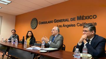 La cónsul de México en Los Ángeles, Marcela Solorio ofreció una conferencia de prensa. (Araceli Martínez/La Opinión).