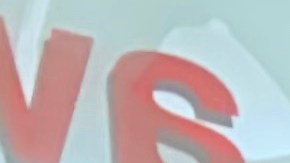 La abogada Patty Corrales muestra una imagen de su cliente Juan Cancino. (Araceli Martínez/La Opinión).