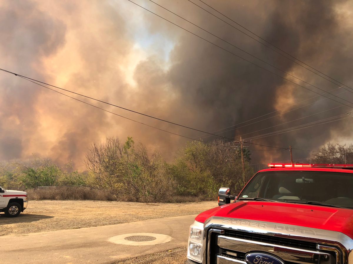 Incendio se extiende rápidamente en Riverside, al este de Los Ángeles.
