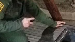 Un total de 17 personas fueron encontradas. hacinadas,