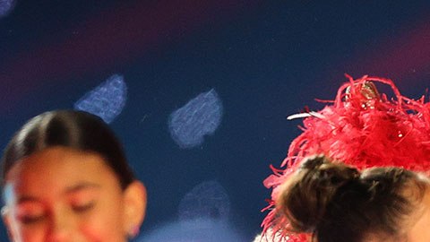 Lopez salió al escenario acompañada de su hija Emme.