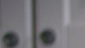 Deja que tus hijos participen en las tareas de aseo.