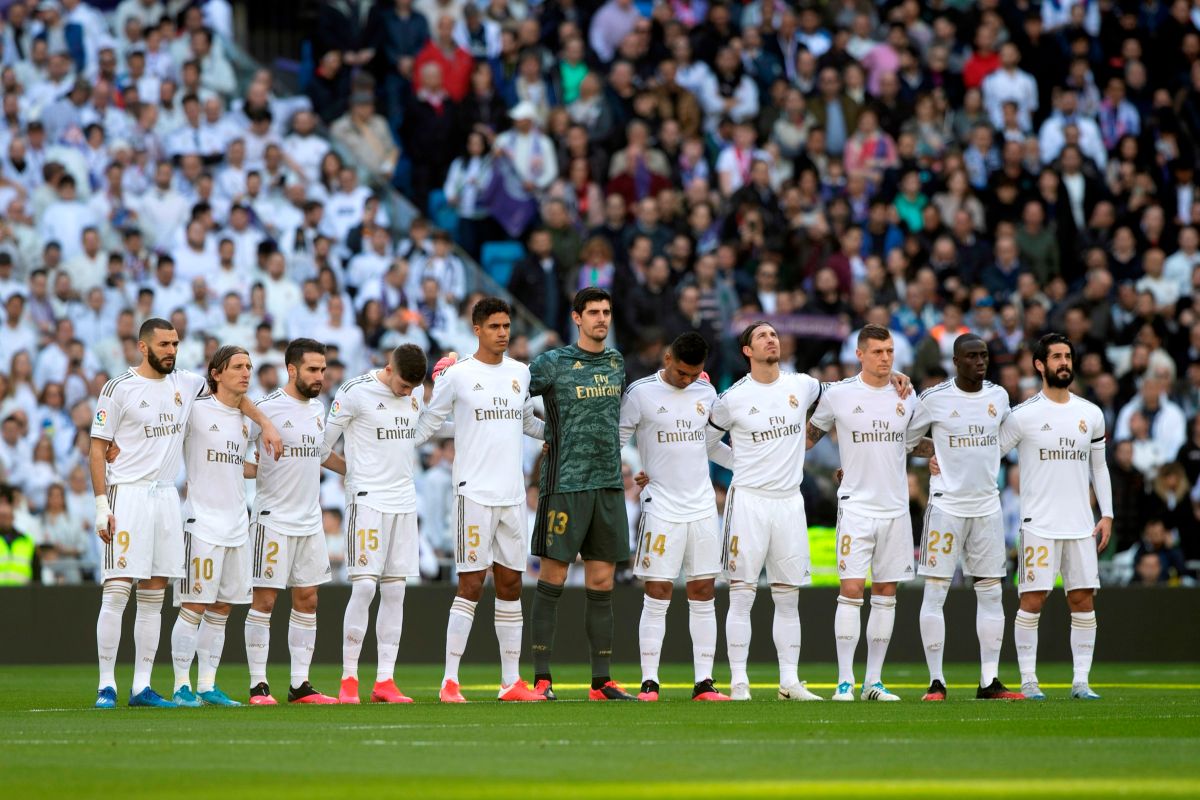  Los jugadores del Real Madrid guardan un minuto de silencio en memoria de Kobe Bryant.