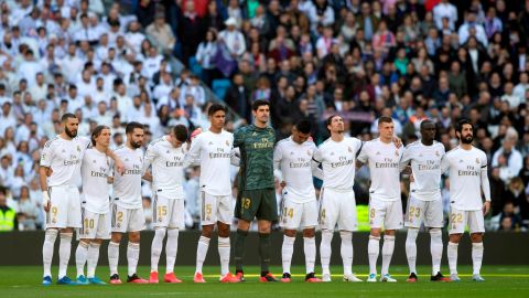 Los jugadores del Real Madrid guardan un minuto de silencio en memoria de Kobe Bryant.