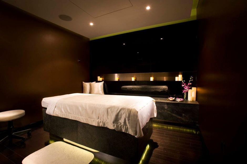 Regálate un masaje relajante en el spa del hotel InterContinental de Miami.