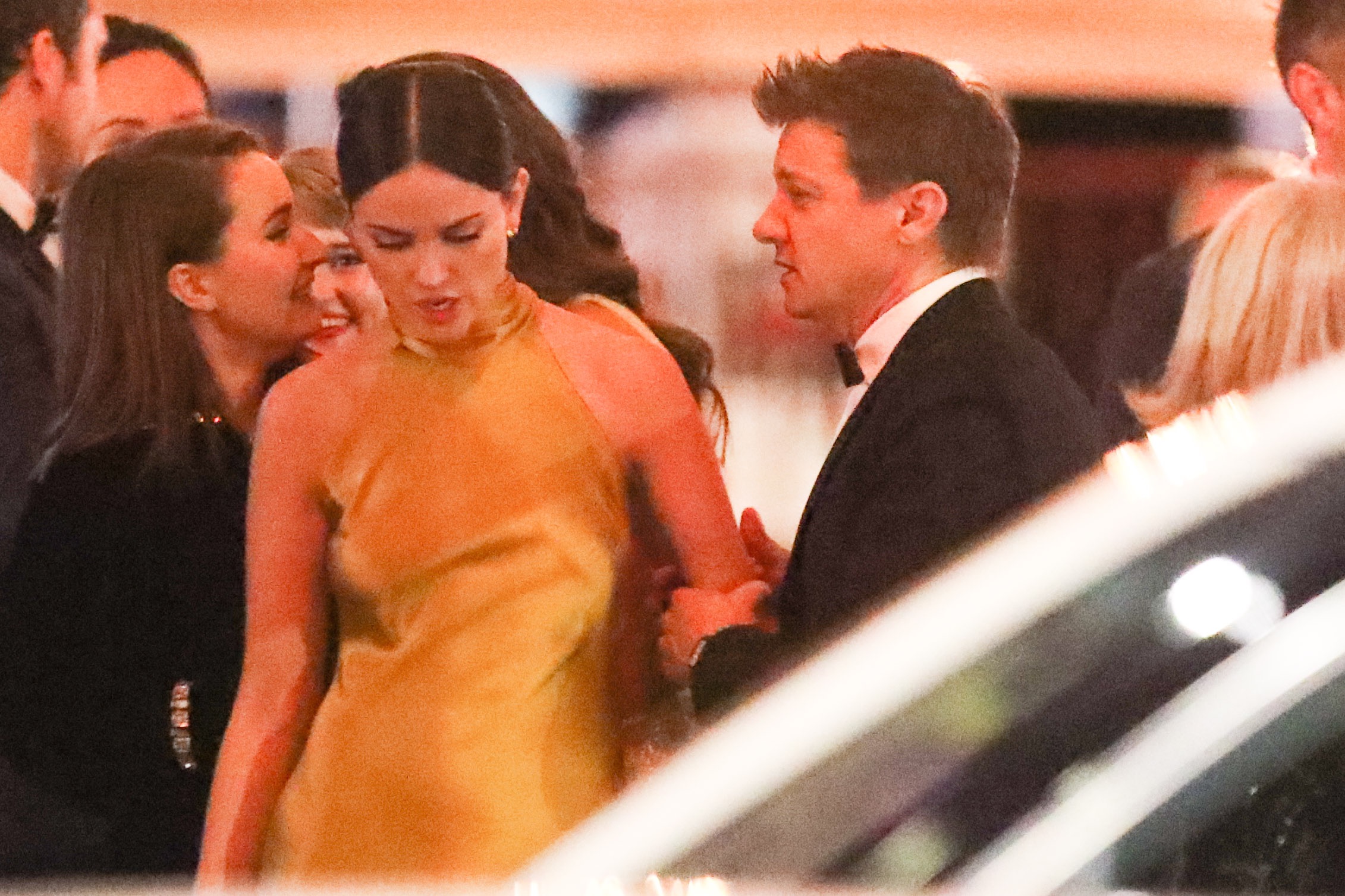 Eiza González y Jeremy Renner/The Grosby Group.