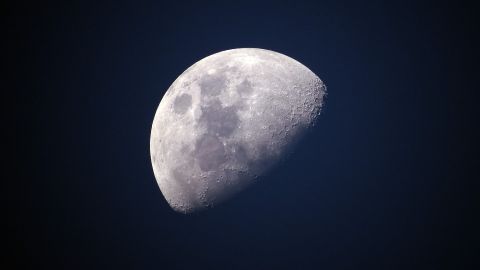 La Luna influye en tu cabello.