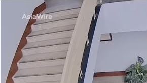 El cansancio le cobró factura al policía.