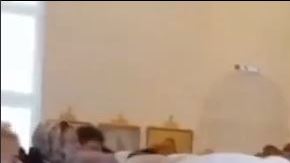 Según el religioso, la gente no tiene problema de que lleve a cabo este acto.