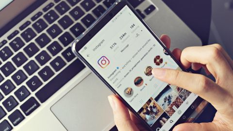 Revisó el teléfono de su novia y descubrió la verdad.