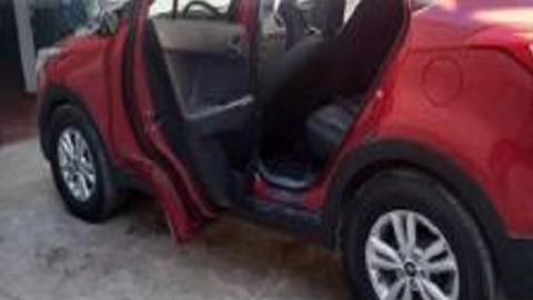 Sobrina del Marro es detenida con arsenal tras ser abandonada por sicarios