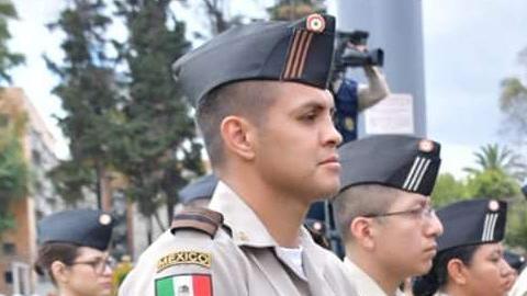 El peleador mexicano fue condecorado por el Ejército Mexicano.