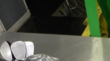 Imagen de los palos de golf que interceptaron con droga en su interior.