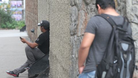Se estima que hay dos millones de personas sin documentos en CA.