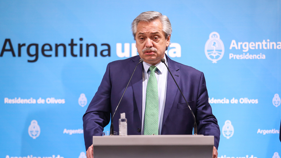 El presidente Alberto Fernández anunció el decreto en una alocución nacional.