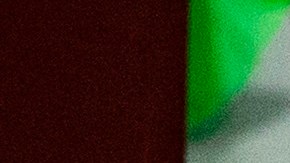 La Guardia Nacional envasa alimentos para un banco de comida en el Valle de Coachella en California.