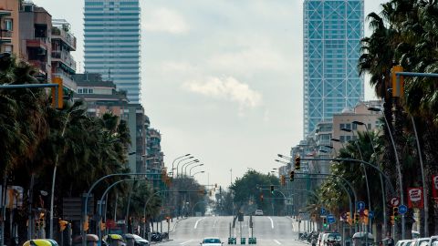 La orden del Gobierno español dejó desiertas las calles de todo el país.