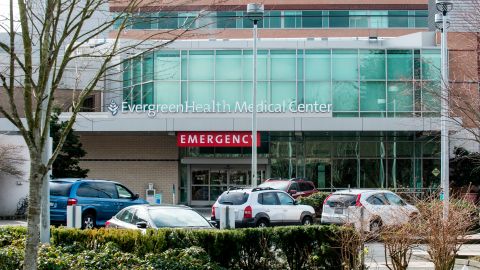 La mayor parte de los contagios se dieron en el centro médico Evergreen.