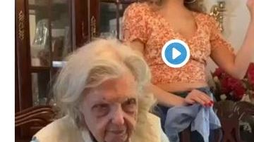 Al parecer, esta abuela no tiene nada qué celebrar.