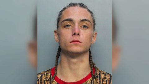 Nathan Roe, de 18 años, ahora está en la cárcel de Miami.