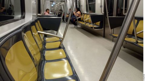 Los vagos del metro semivacíos.
