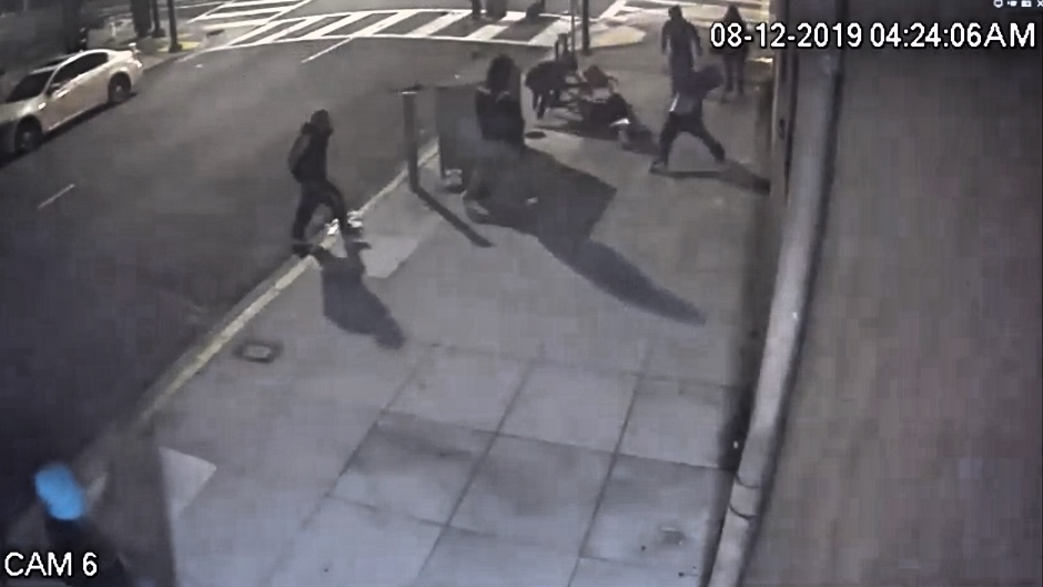 En video: El cobarde ataque de pandilleros de la MS-13 a empleados de restaurante