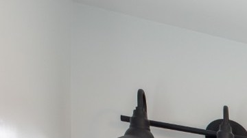 Puedes tomar pequeñas ideas y sin tanto costo para darle una apariencia similar al de este bello baño.