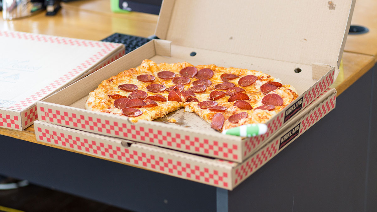 Por qué siempre debes pedir una pizza grande en lugar de dos medianas