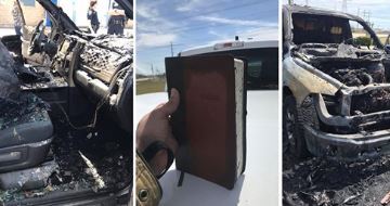 La camioneta quedó destruida.