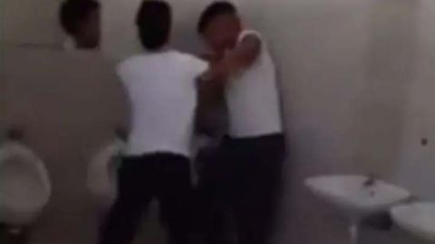 El estudiante víctima de acoso tiene 14 años y retraso mental.