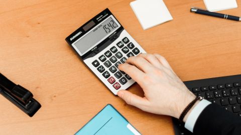 En internet puedes realizar ejercicios sobre el presupuesto a considerar para comprar una casa.