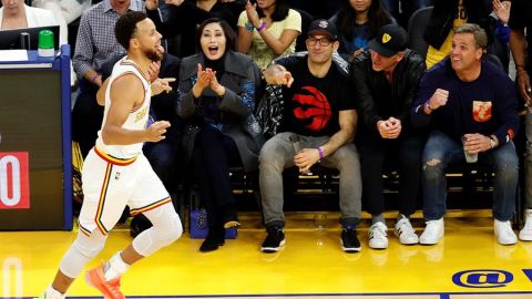 Stephen Curry y los Warriors no tendrán fans en su arena el jueves.