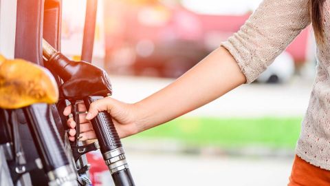 cr-cars-inlinehero-protect-yourself-against-corona-while-pumping-gas-0320