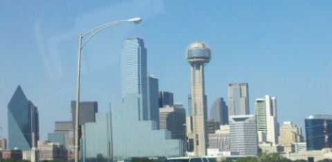 Dallas aprueba ayuda para familias.
